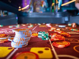 Simbol Free Spins dan bonus multiplier di Gem Saviour